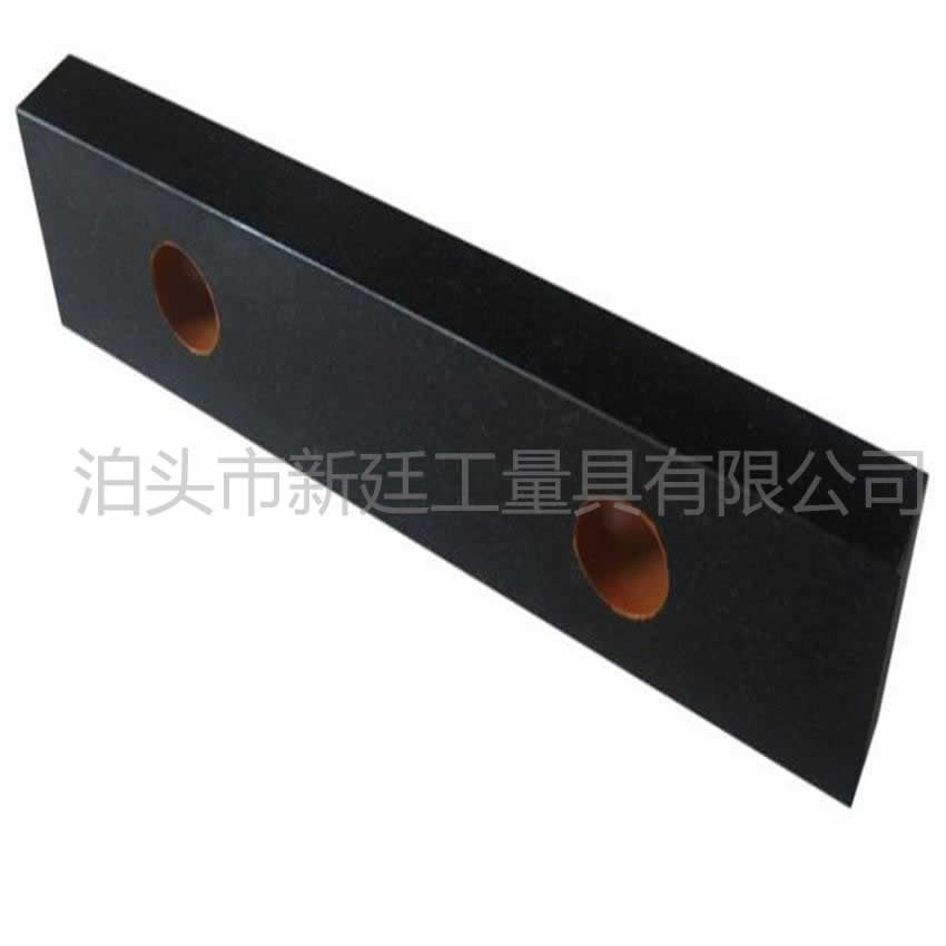 大理石平尺 泊頭新廷工量具生產(chǎn)的 大理石平尺 產(chǎn)品優(yōu)勢: 物理性能:比重2970-3070kg/m3耐壓強(qiáng)度:2500-2600kg/cm3彈性系數(shù):1.3-1.5106kg/cm2吸水率。 不磁化:測量時能平滑移動,無滯澀感,不受潮濕影響